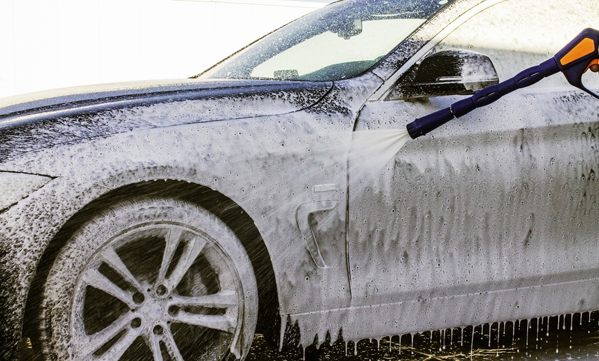 Image 4: Premium-Autowäsche „Das Beste“ für streifenfreien Glanz für 1 Fahrzeug