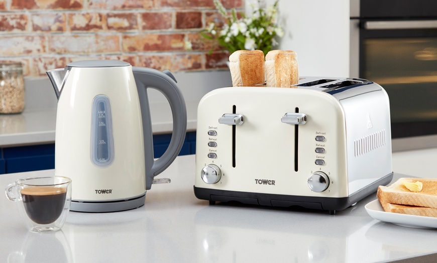 Image 14: Tower Kettle and Four-Slice Toaster