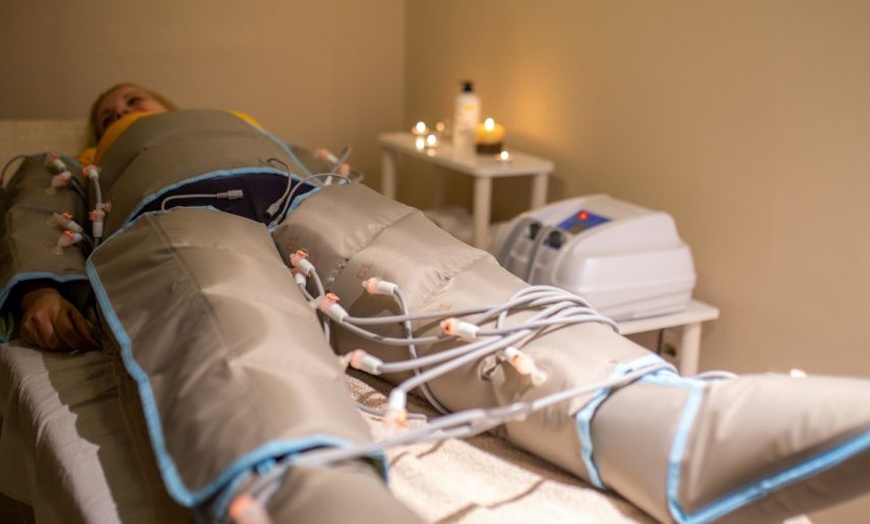 Image 4: 2 o 4 sesiones de tratamiento reductor anticelulítico para 1 persona