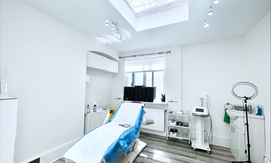 Image 4: Transform with Ultraformer® HIFU Neck, Body, or Full Face 