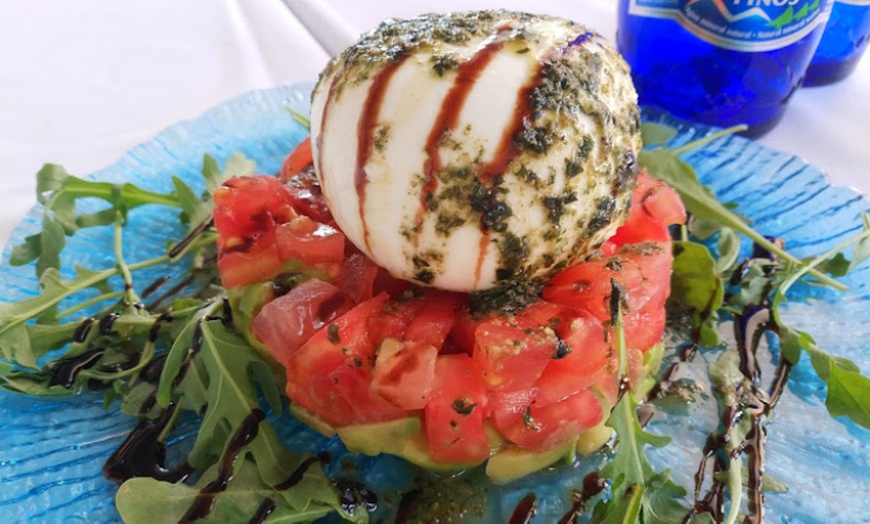 Image 7: Menú tradicional español con opción a botella de vino para 2 o 4