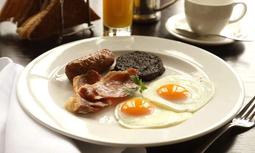 Image 12: Oxfordshire: Double Room with Breakfast
