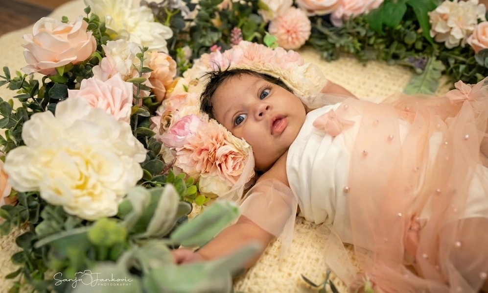 45 Min Newborn Photography Session or 10 Min Easter Mini for Toddlers