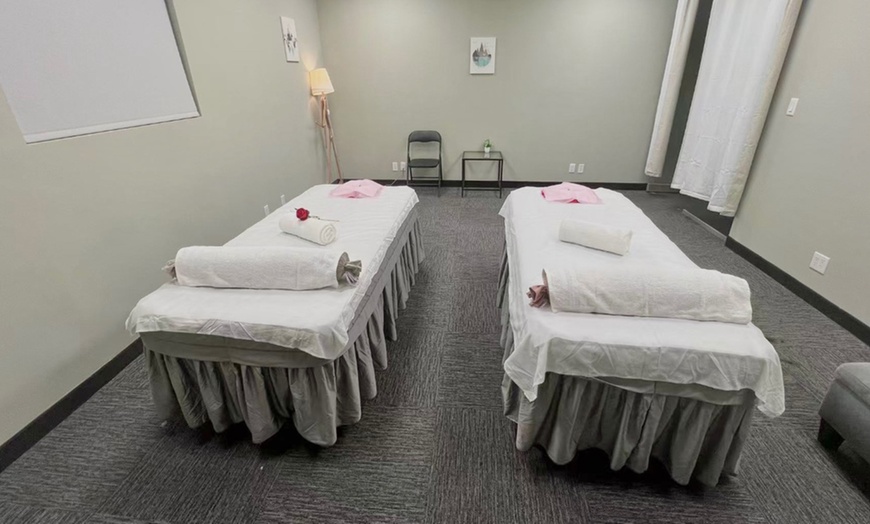 Image 3: Relax with a 60-Minute Shiatu