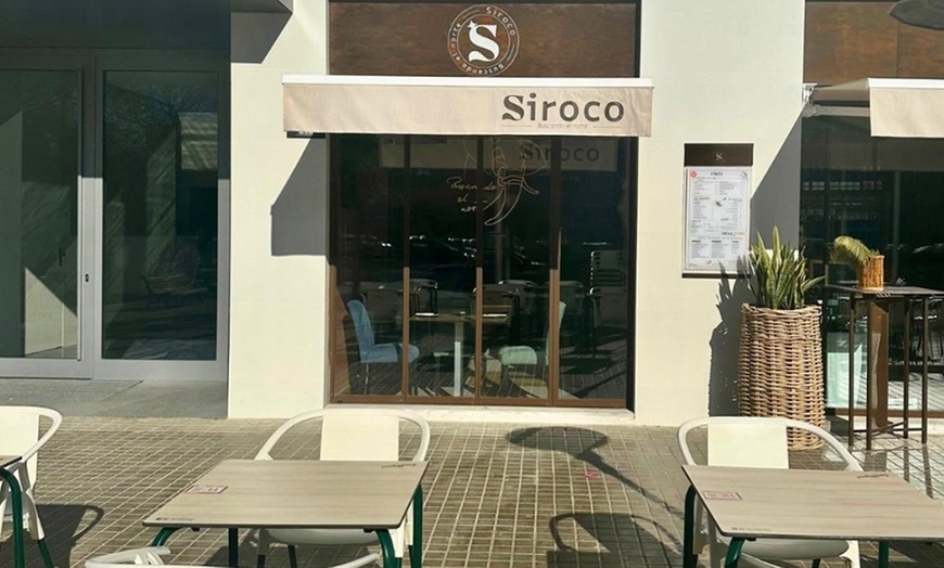 Image 4: Cata frente a L´Hemisferic de 4 vinos maridados con 2 tipos de quesos