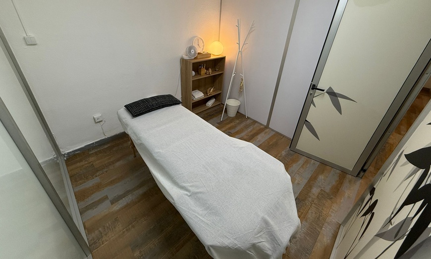 Image 2: 2, 4 o 6 sesiones de maderoterapia con  masaje drenaje linfático