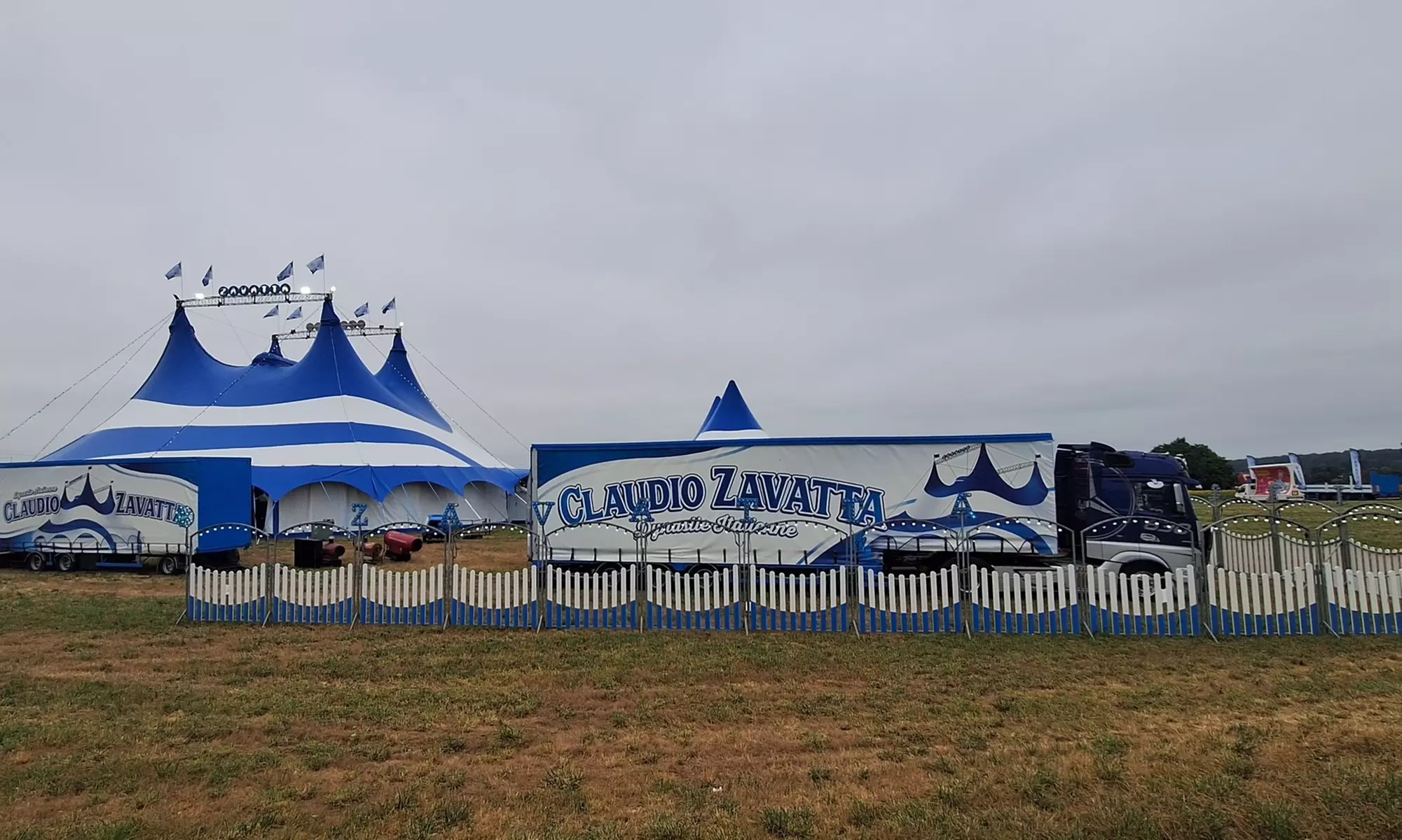 1 place en gradin pour le Cirque Claudio Zavatta à Surgères du 21 au 30 novembre 2025 (36% de remise) - Primary Image