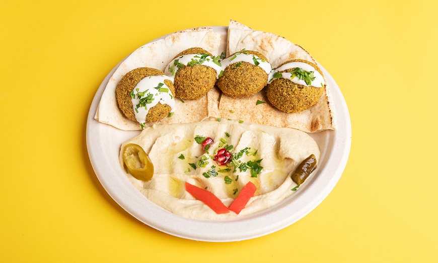 Image 2: Falafel na miejscu lub na wynos: kanapki w dwóch rozmiarach i dania 