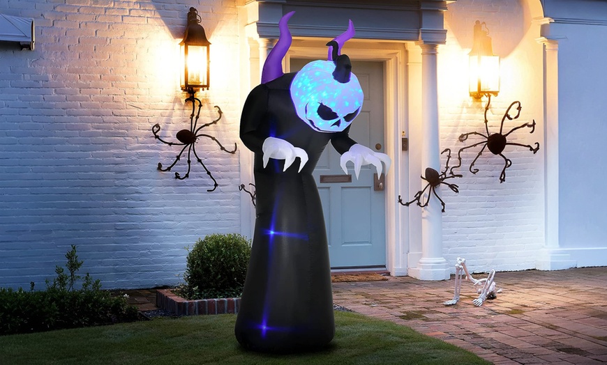 Image 7: HomCom Halloween Inflatable Decorations, Ghosts and Skeletons