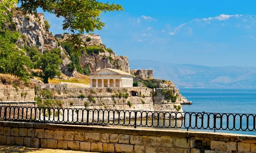 ✈ Corfù, Estate 2026: Volo diretto più 7 notti in hotel