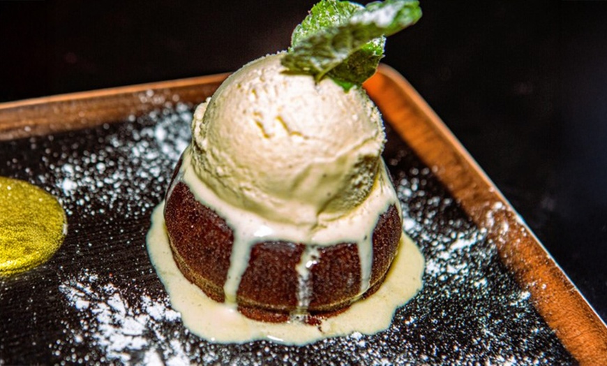 Image 7: Menú de parrillada criolla o hamburguesas para 2 o 4 y opción a vino