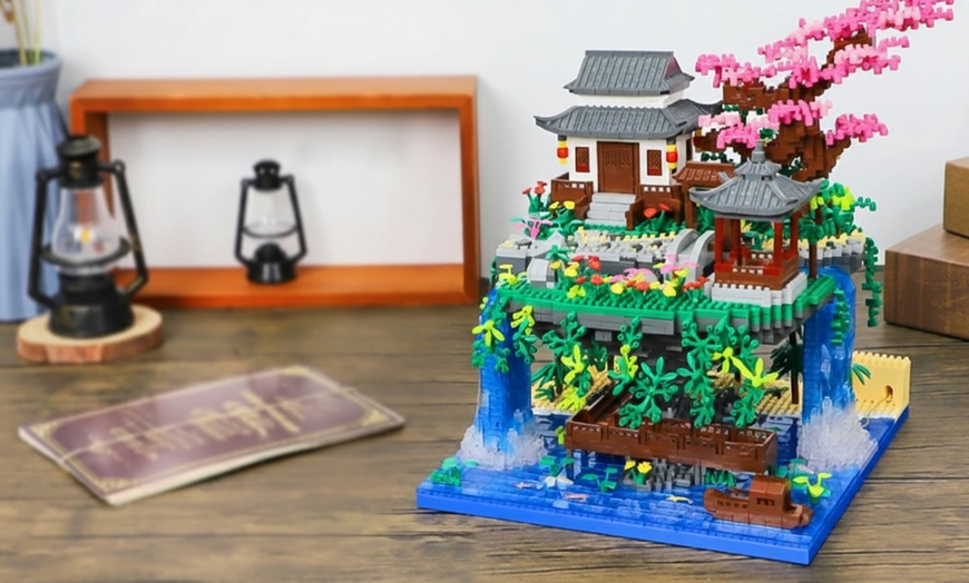 Image 1: Set de construction « Bassin aux fleurs de pêcher »