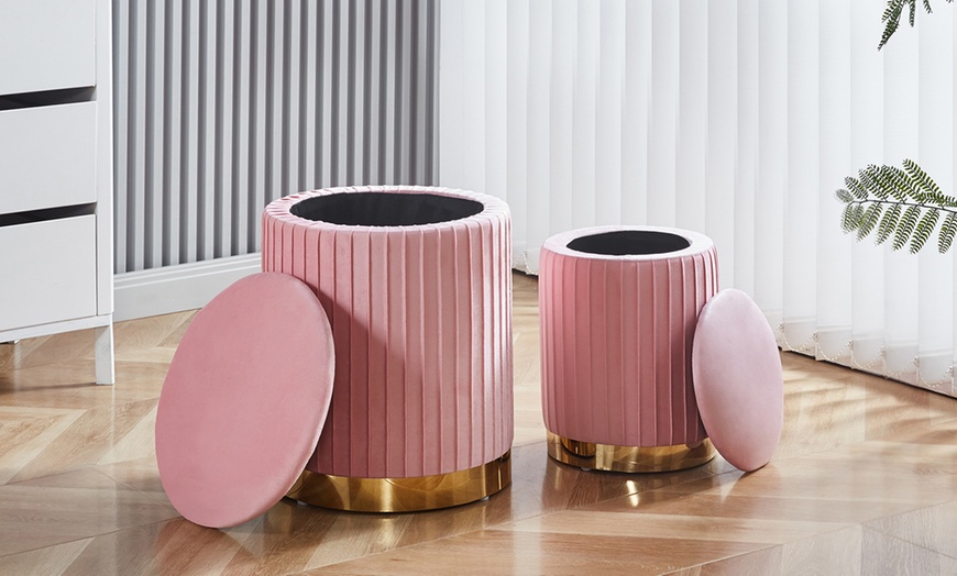 Image 31: Coppia di pouf contenitori in velluto