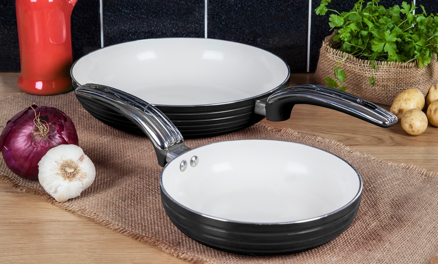 Image 4: Swan Retro-Style Frying Pans