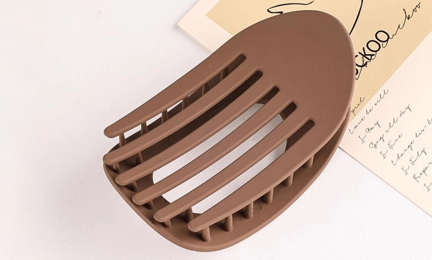 Image 7: Four Piece Flat Claw Clips
