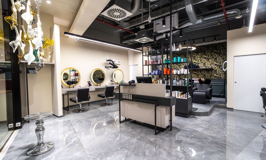 Image 2: Waschen, Schneiden, Föhnen optional inkl. Farbe oder Ansatzfarbe