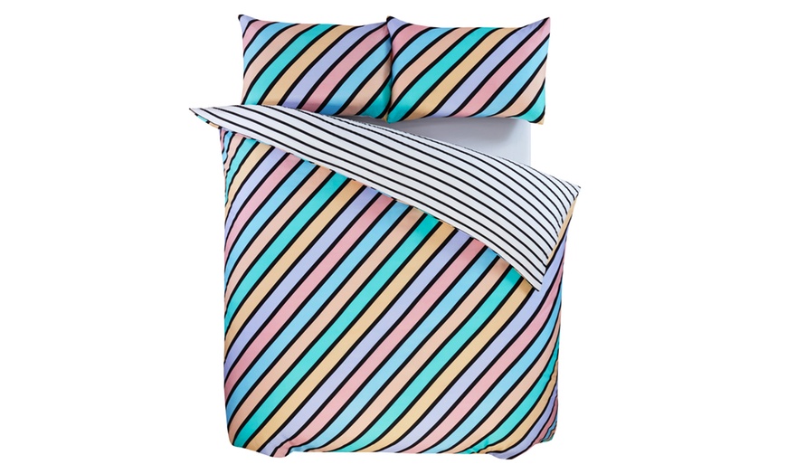 Image 6: Stripe Reversible Duvet Set
