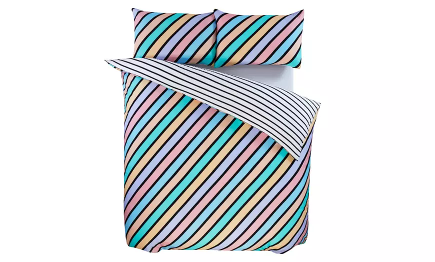 Image 6: Stripe Reversible Duvet Set