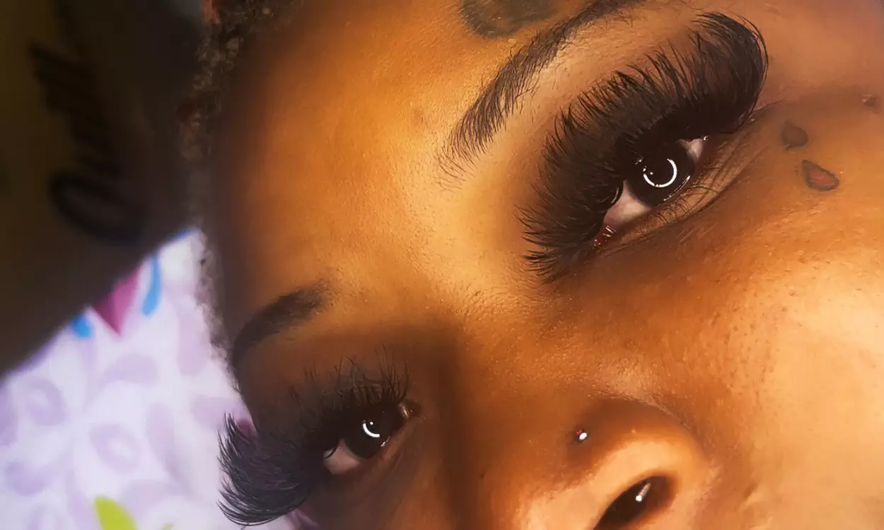 Up to 50% Off on Eyelash Extensions at Serenity skin luxe - Second Medium
