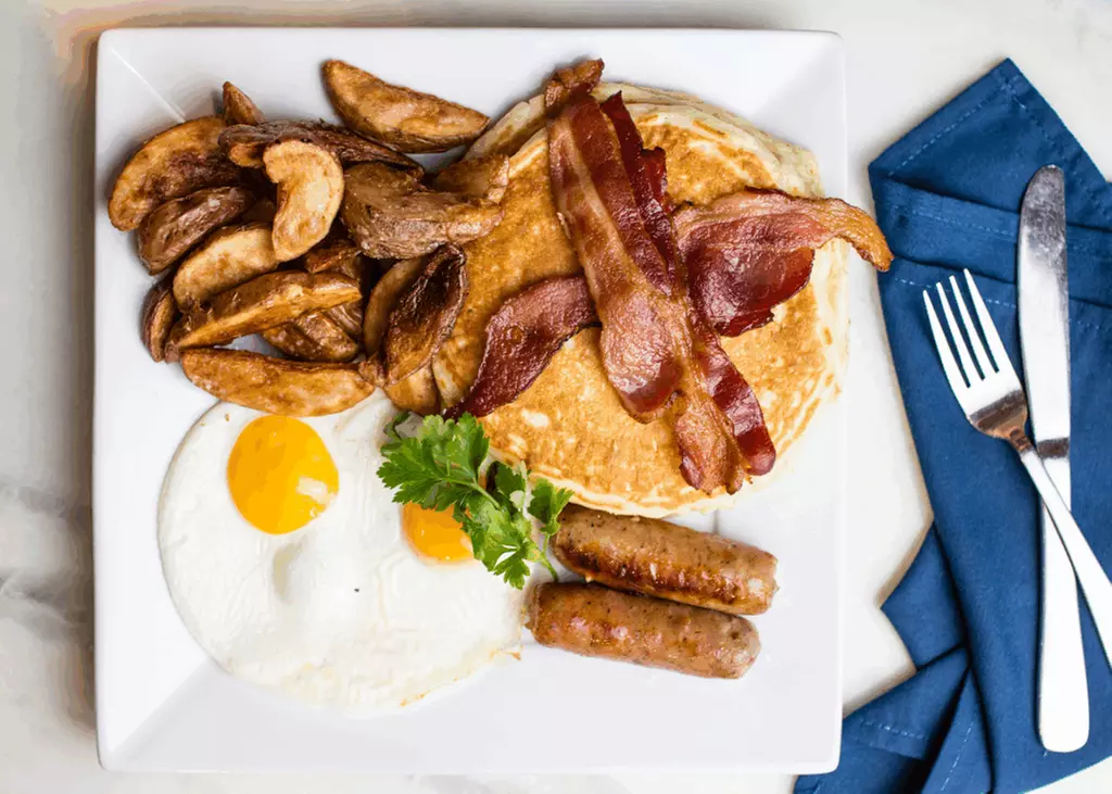 Café Hollywood: $25, $50 or $100 Toward All-Day American Food & Drinks