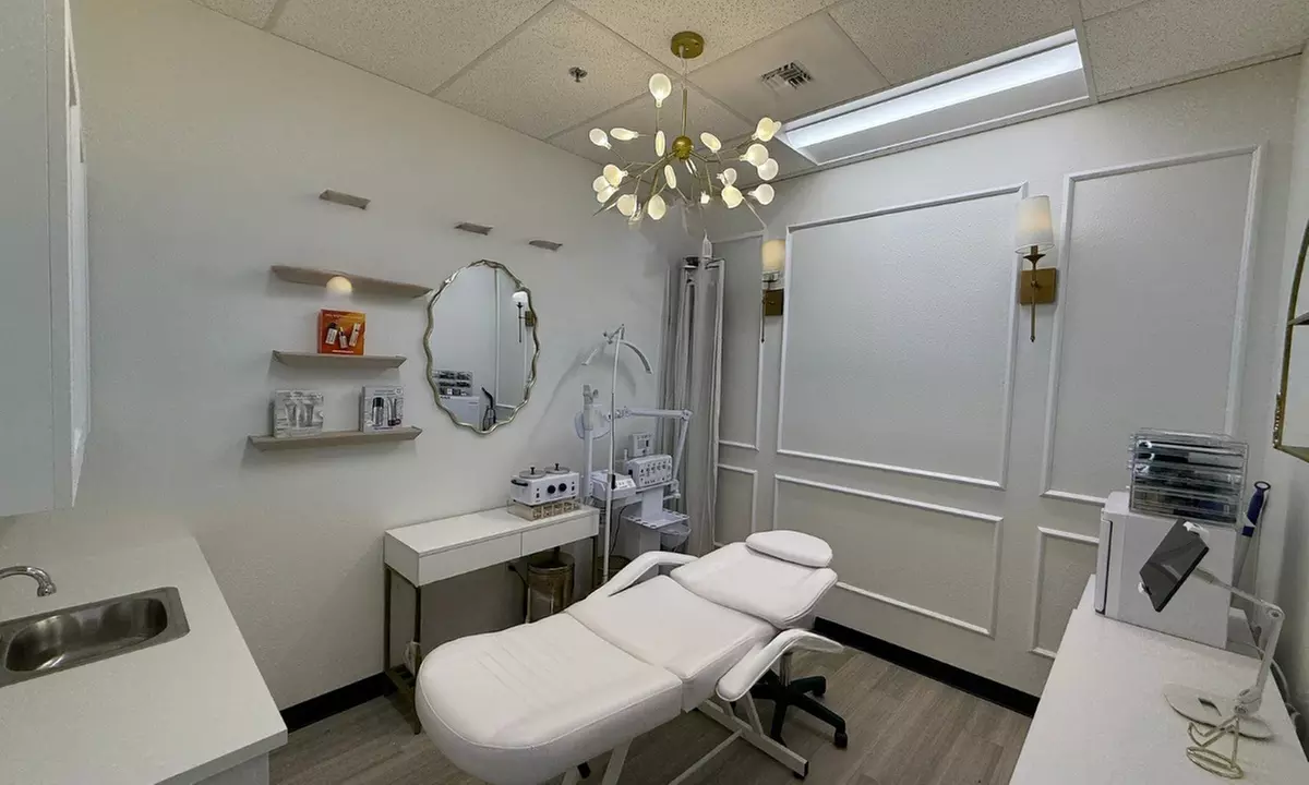 Brazilian or Manzilian Waxing Sessions for Smooth Lasting Results