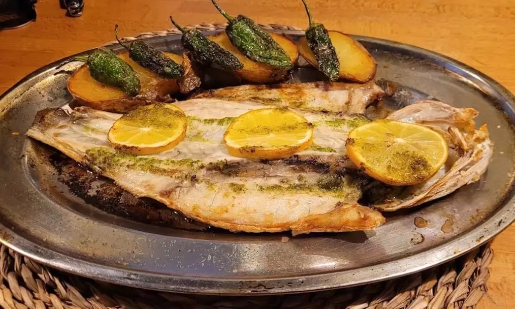 Menú para 2 o 4 en casco antiguo de Alicante con postre y vino