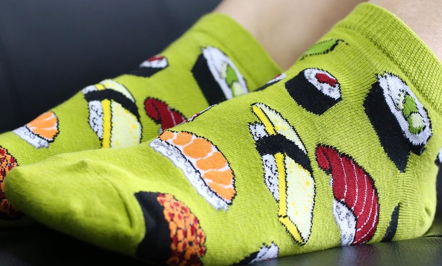 Image 10: 1 of 8 paar kleurrijke sokken met print