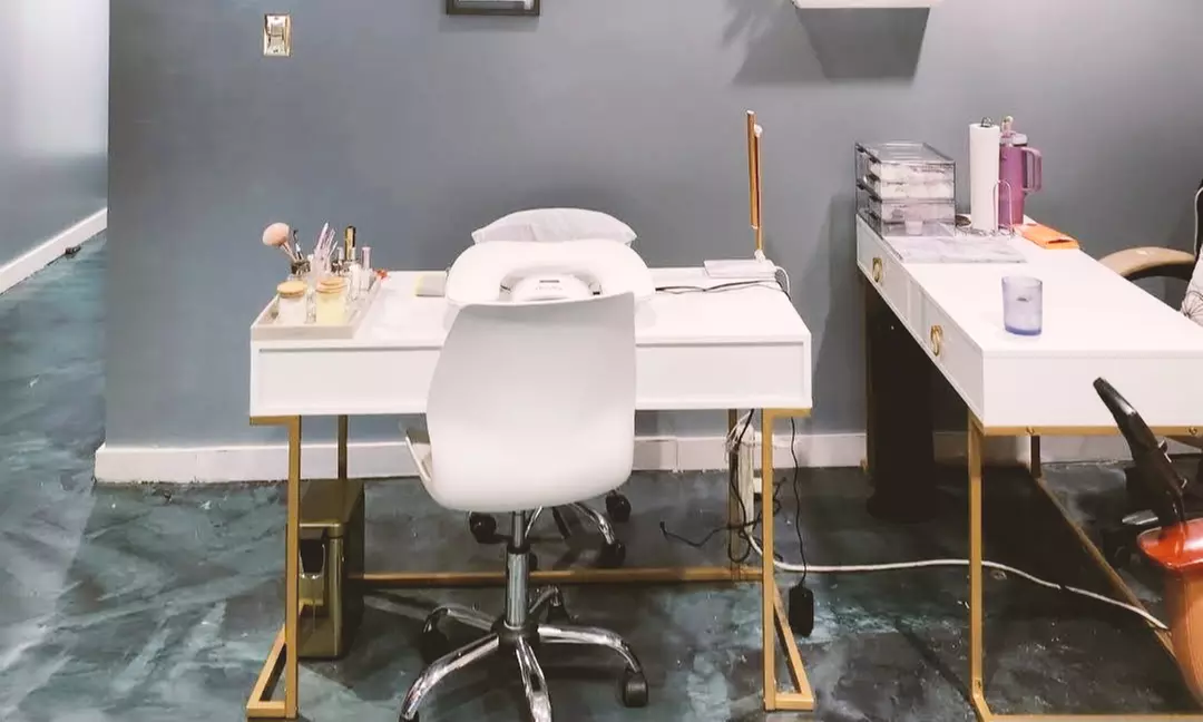 Get a Full Set Gel X, Dipping powder, or Builder Gel Fill!