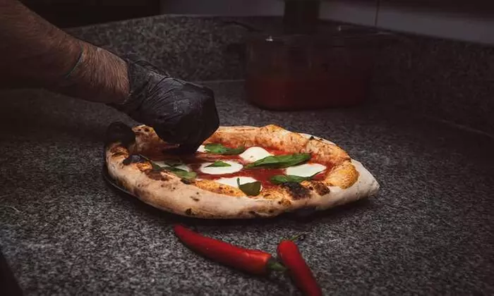 XXL-Antipasti-Platte & je 1 Pizza oder 1 Pasta-Gericht p.P. nach Wahl für 2 oder 4 Personen (bis zu 36% sparen) - Primary Image