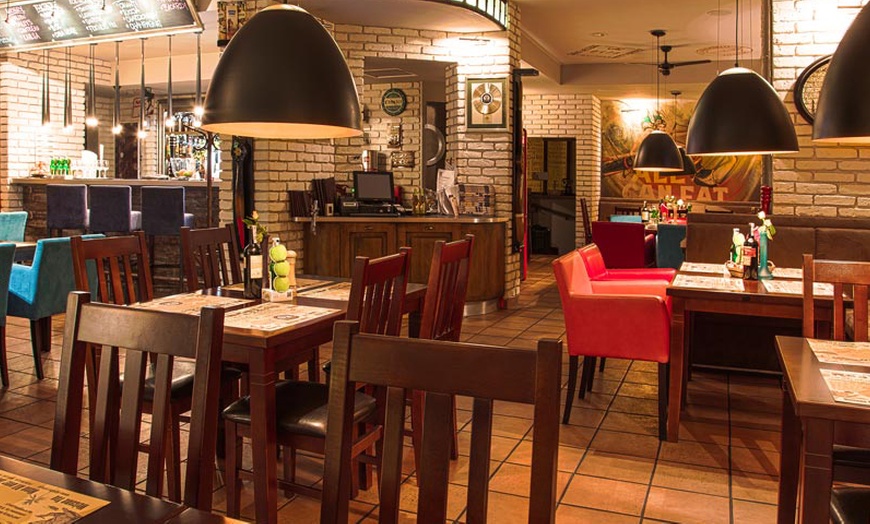 Image 4: Kuchnia francuska w El Globo Restaurant & Pub