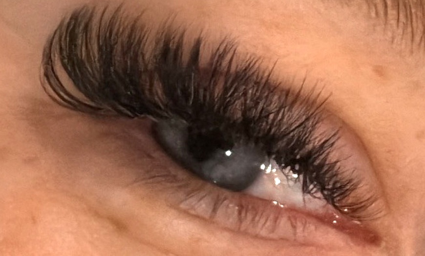 Image 2: Get a Full set of Classic, Light/Medium/Full Volume Lash Extensions