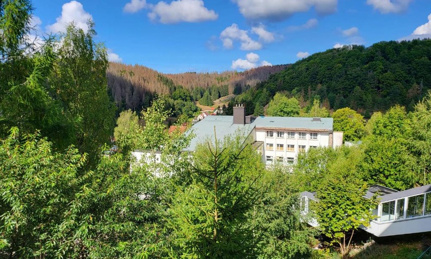 Image 1: Thüringer Wald: 2 bis 5 Nächte mit Frühstück, Schwimmbad & Disko