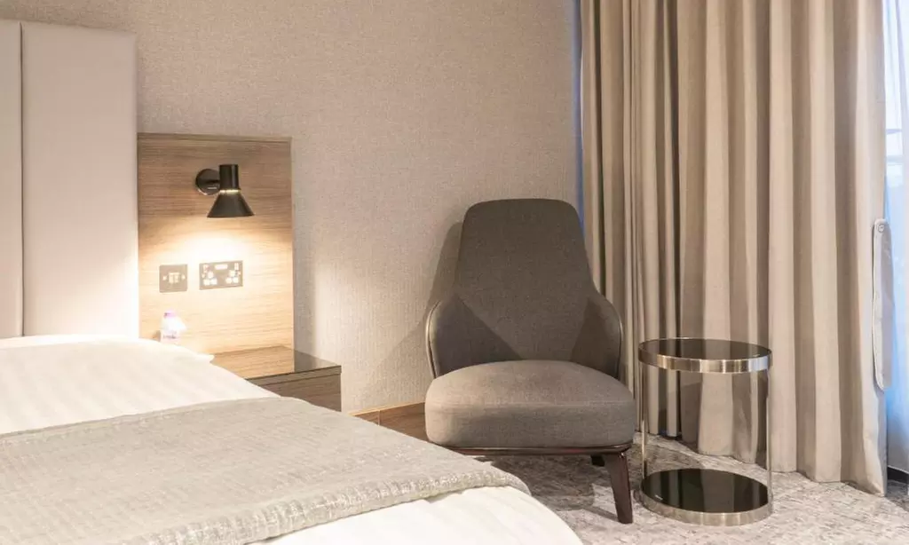 4* Kingston: One or Two Nights Stay