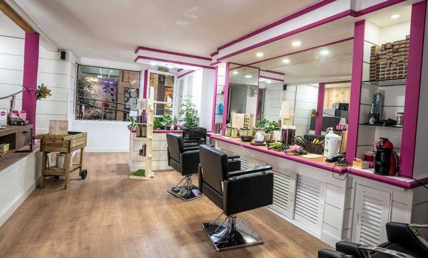 Image 3: 1, 2 o 3 sesiones de Hollywood peeling con carbón activo y láser