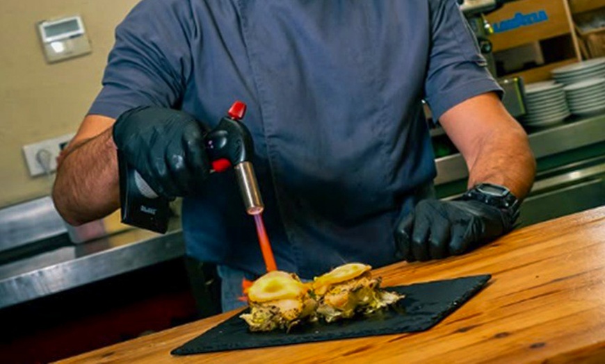 Image 3: Menú para 2 o 4 con entrantes, principales, postres y bebidas