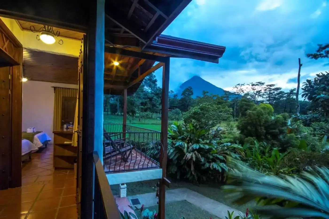 ✈ 8-Day Tour of Costa Rica with Air from Great Value Vacations