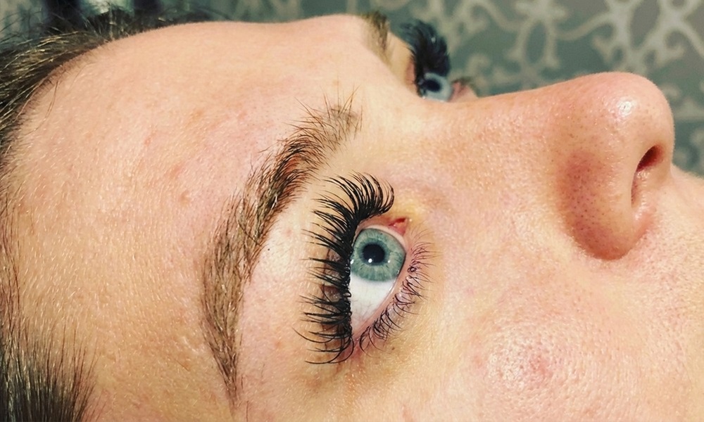 Transform Your Look with Brow Wax and Tinting