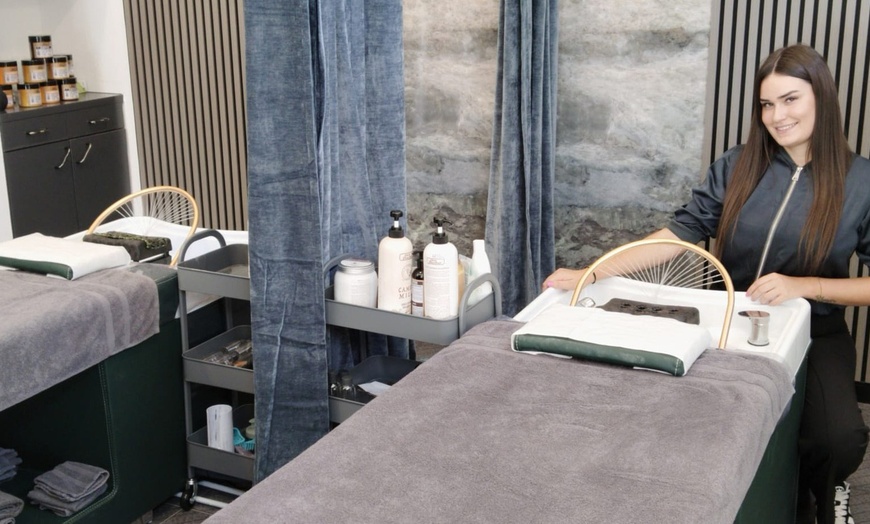 Image 3: Pack de bienestar: tratamientos capilares, faciales y masaje corporal