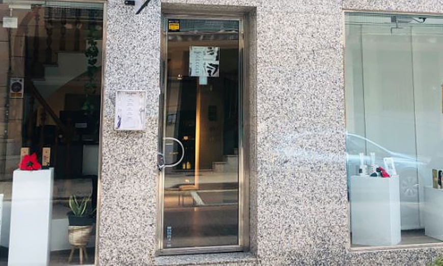 Image 4: 1 o 3 masajes reductores en zona a elegir, y opción a radiofrecuencia