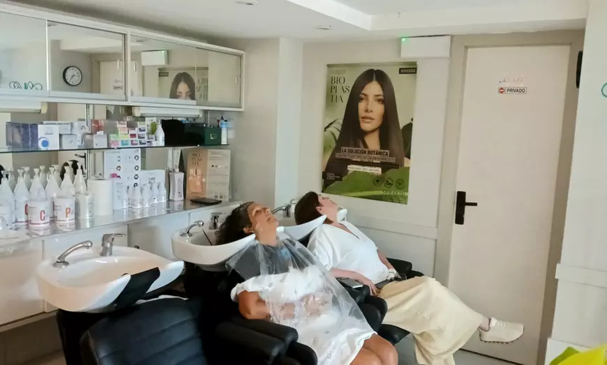Image 2: 1 o 3 masajes relajantes con opción a masaje craneofacial para 1 