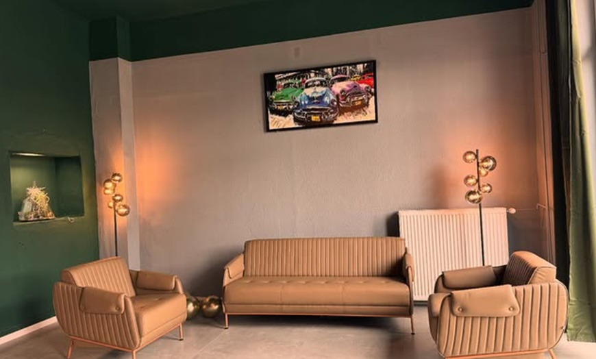 Image 2: Verwöhnprogramm für Ihn: Maniküre und/oder Pediküre für 1 Herrn