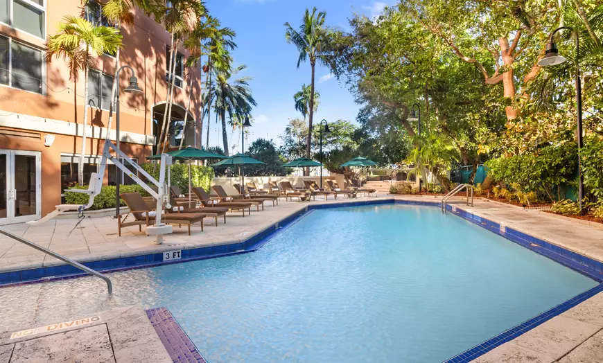 Heated outdoor pool & whirlpool spa