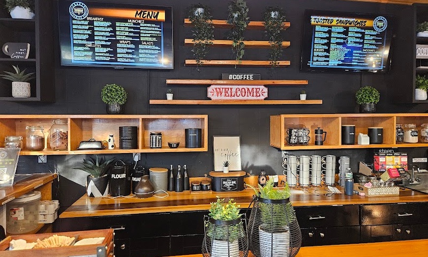 Image 4: Grab the Burgers, Sandwiches, Fries & $50 Food & Drink Credit Option
