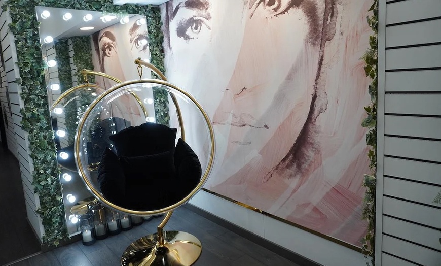 Image 5: Luce unas cejas impecables con una sesión de microshading de cejas