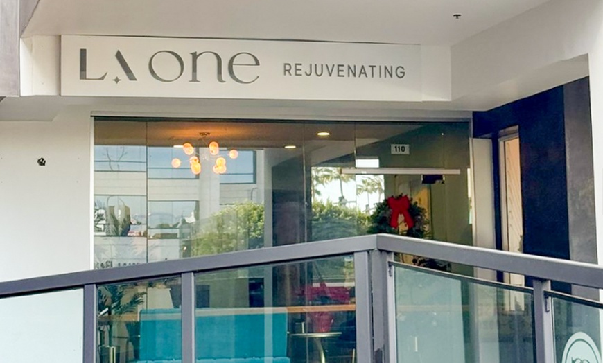 Image 2: Recharge Your Body with 30 or 60-Min Red Light or 30 Min Ozone Therapy
