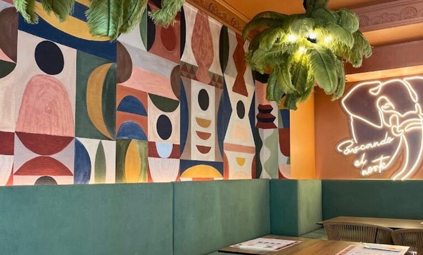 Image 11: Cata frente a L´Hemisferic de 4 vinos maridados con 2 tipos de quesos