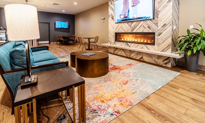 Image 7: Member-Only Deal: The Cove of Lake Geneva