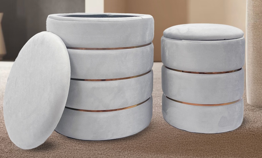 Image 6: 2er-Set zylindrische Samt-Poufs mit Stauraum