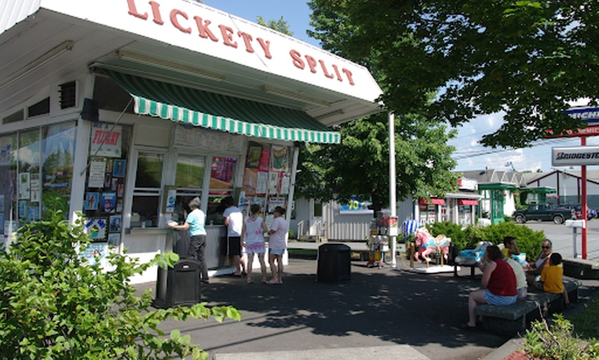Image 3: Enjoy Mini Golf for 2/4 or Fun Pass for 12 Rides & Attraction 