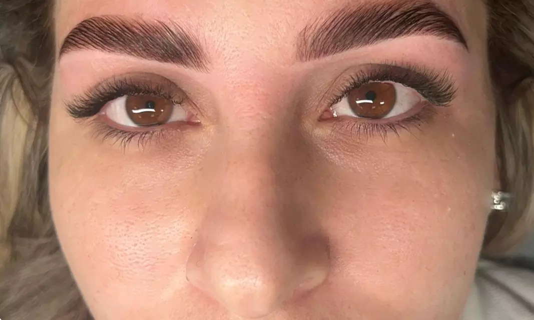 Extensiones de pestañas con volumen natural 2D-3D o volumen ruso 4D-5D